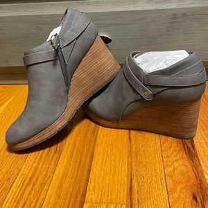 NWT Dr Scholls wedge booties
